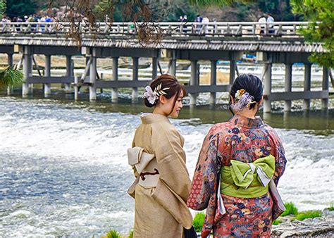 京都 食べ歩き 嵐山 〜古都の味覚を巡る異次元の旅〜