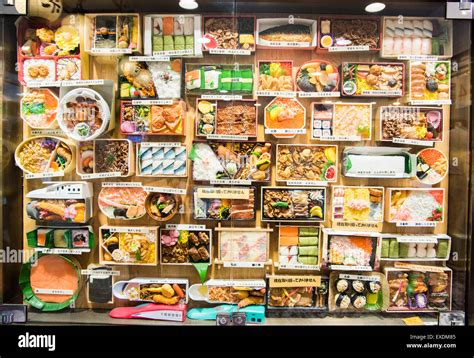 東京駅 ランチ 安い 一人 ～ 駅弁から隠れ家的カフェまで、一人旅の味わいを探る